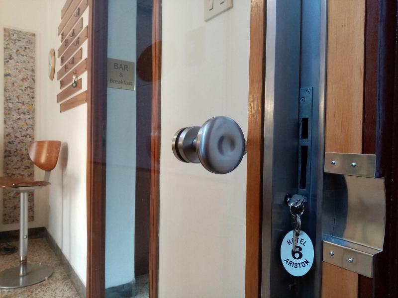 Ariston Petit Hotel Palermo Bagian luar foto