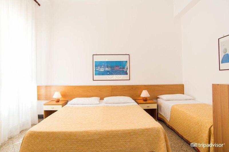 Ariston Petit Hotel Palermo Bagian luar foto