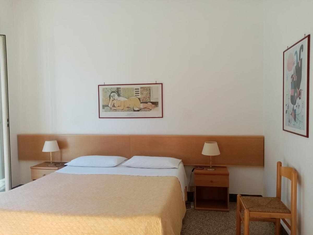 Ariston Petit Hotel Palermo Bagian luar foto